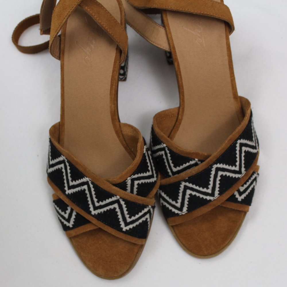 Bettye Muller Tan & Black Tie Up Sandals Shoes - Picture 12 of 16